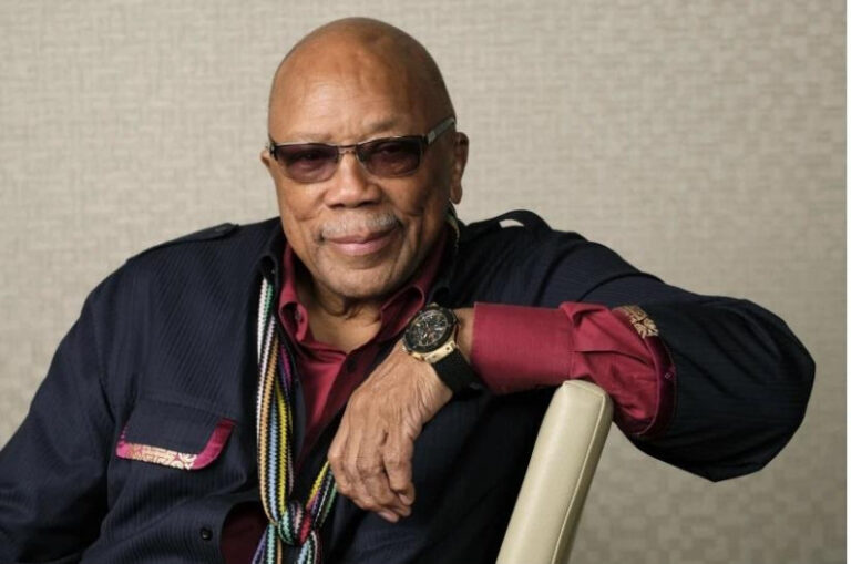 Quincy Jones creció rodeado de pandillas, robos y peleas, hasta que encontró una salida en el piano y el jazz